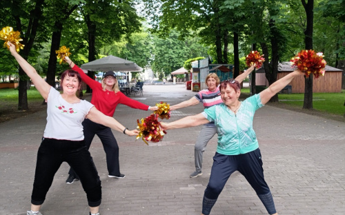 Неочікуваний фітнес: у Кам’янському пенсіонери тренувалися  під хіп-хоп