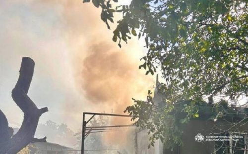 Біля залізничної станції Кам’янського повідомляють про приліт БпЛА: у мережі з’явилися кадри пошкоджених вагонів