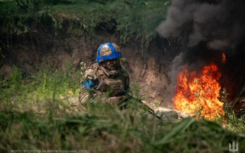 Ворог прицільно випалює АЗС на Дніпропетровщині та готує пастки на фронті: детальний розбір ситуації