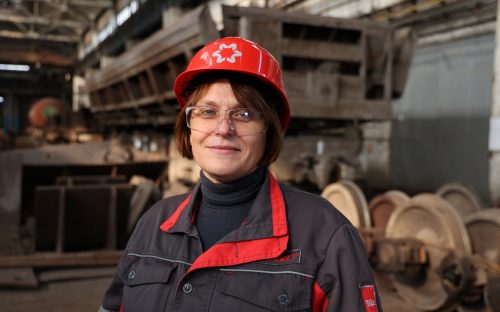Руки, що ремонтують вагони, і серце, що гріє душі: історія машиністки Каметсталі Світлани Білик