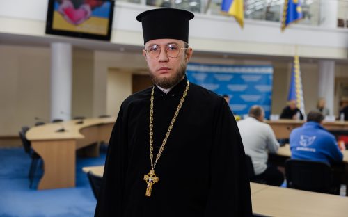 На Дніпропетровщині нагородили волонтерів: ігумен Феодосій з Кам’янського отримав відзнаку Президента України