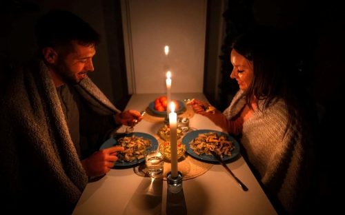 Мешканцям Кам’янського готують 10-годинні відключення світла: знайдіть свою адресу у списку на 12 березня
