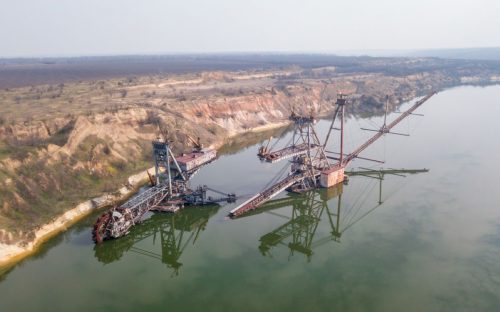 Таємниця затоплених кар'єрів Кам'янського: що приховують підводні печери та чи є на дні техніка