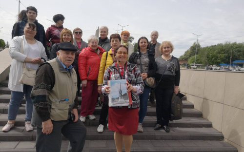 «Горплощадка» у фактах: благодійна екскурсія Кам’янським зібрала кошти для ЗСУ