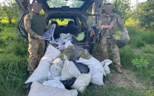 Рибальські сітки дніпропетровських браконьєрів передали військовим на фронт
