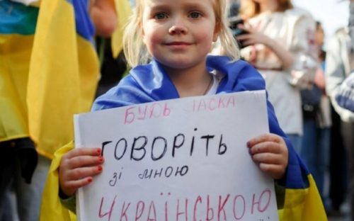Українська мова в побуті стала основною для 68% українців – статистика