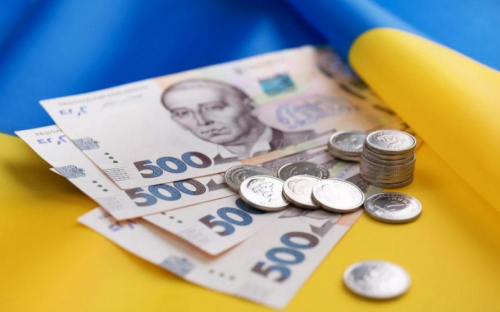 Підвищення зарплат: на скільки зростуть доходи медиків, учителів та інших бюджетників