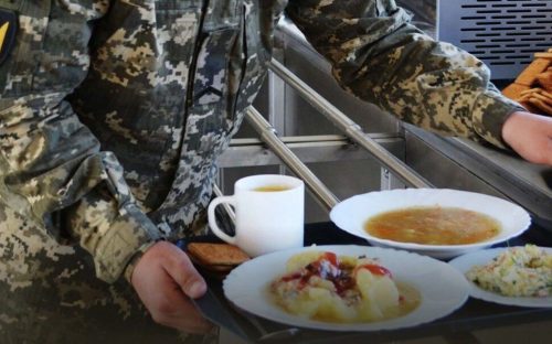 В одній палаті, але з різними тарілками: як відрізняється харчування військових, ветеранів та цивільних
