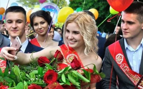 Випускний уже не той: українські родини відмовляються від пишних свят через ціни