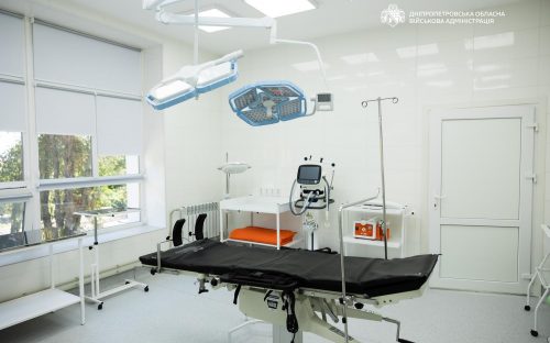 У Кам’янському відкрили відремонтований після ракетного удару пологовий будинок