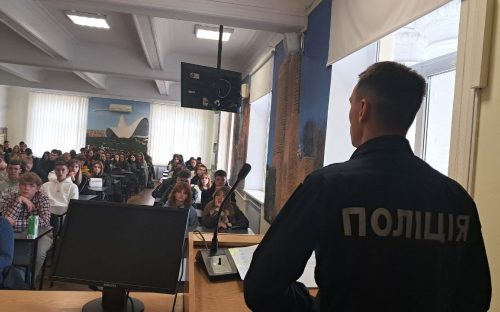 У Кам’янському студенти дізналися, як протистояти проявам домашнього насильства