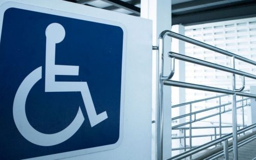 Пандус із перешкодами: як потрапити в аптеку у Кам’янському