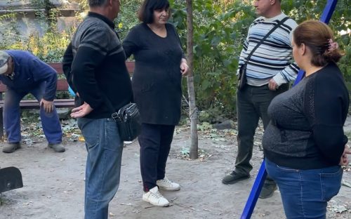 Екстрений ремонт тепломережі у Кам'янському: під загрозою опинився дитячий майданчик