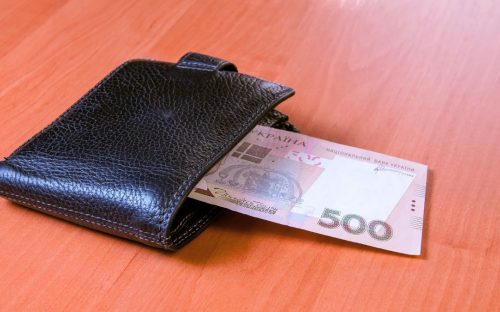Виплата прийде не у липні, а у серпні двома платежами: в Україні змінили графік нарахування кешбеку