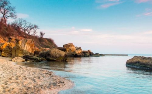 Звідки на берегах Дніпра гігантські валуни: несподівана історія диких пляжів Дніпропетровщини