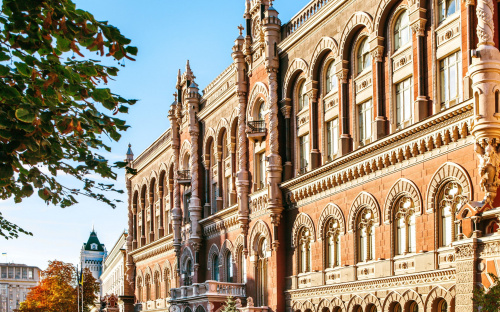 Ліміт переказів з картки на картку: в НБУ вчергове хочуть запровадити обмеження