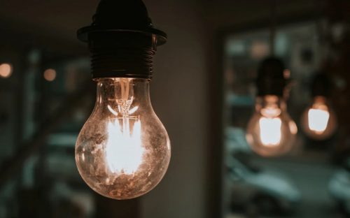 Завтра у Кам’янському деяким абонентам на цілий день вимкнуть світло: графік та адреси