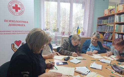 У Кам'янському жінки-переселенки знайшли розраду у творчості, створивши «Ресурсні торбинки»
