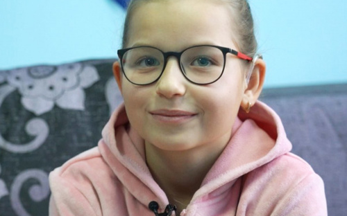 Даринка знову може чути завдяки суперсучасним слуховим апаратам від Фонду Ахметова