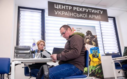 В Кам`янському Центр рекрутингу надає консультації, допомогу та супровід на шляху до війська: контакти