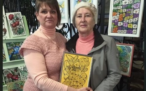 У Кам’янському на художніх майстерках жінкам запропонували стати дудлерами та намалювати 