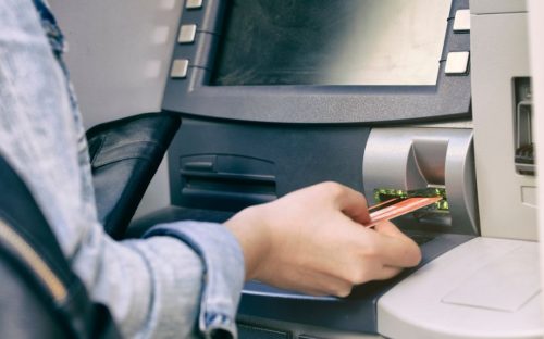 Ліміти на готівку: скільки можна зняти у Приватбанку, Ощадбанку та Укрексімбанку - відповідь Нацбанку