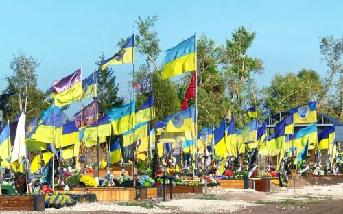 Автополив, граніт та єдиний стиль: стали відомі подробиці облаштування меморіалу загиблим героям у Кам'янському