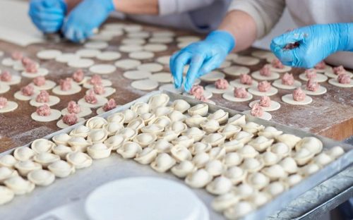 «Власна справа» в дії: у Кам’янському районі дружина захисника відкрила власний цех напівфабрикатів