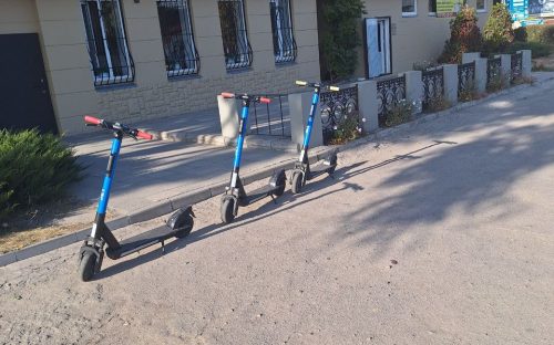 Самокати дісталися лівого берегу Кам'янського – фотофакт