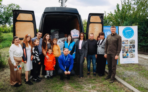 У День сім'ї два дитячі будинки сімейного типу з Дніпропетровщини отримали допомогу від гуманітарних організацій