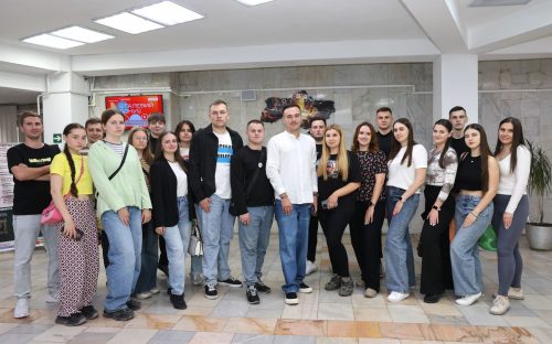 Погляд у майбутнє: молодь громади знайомилась із роботою Каметсталі