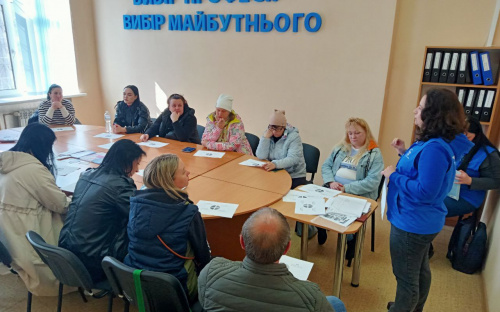 Турбота про ментальне здоров'я: Кам'янська філія Дніпропетровського ЦЗ організувала захід для переселенців