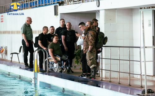 Воїни з протезами та паралімпійці об'єдналися в басейні Кам'янського: історія про силу духу і спортивний азарт
