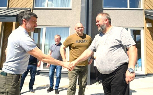 Багатодітна родина з Кам'янського району отримала новий дім на Закарпатті - подробиці