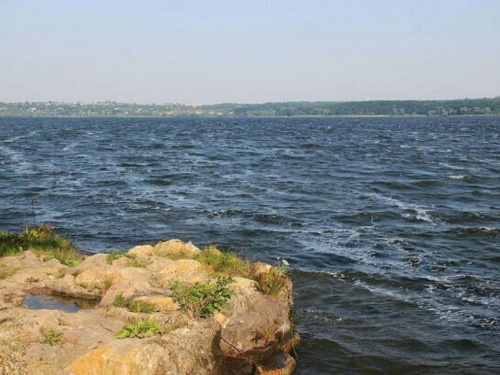 Цвітіння, ерозія і ризик аварій: Кам’янське водосховище може не витримати тиску стихії