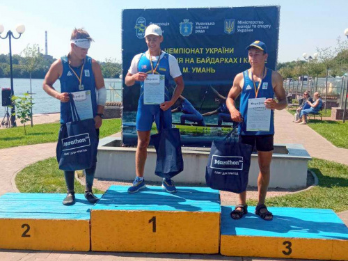 Вихованець спортшколи Кам'янського привіз "золото" з чемпіонату України з веслування на байдарках і каное