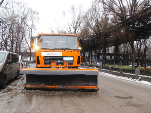 Сильніші за негоду: дорожники Каметсталі забезпечують безпеку в будь-яку пору року