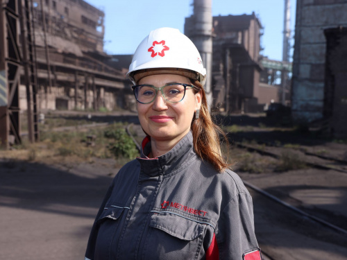 Від елегантних суконь до робочої форми: історія Олександри Піскарьової з Каметсталі