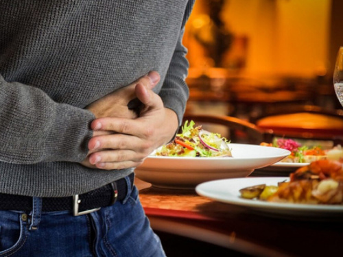 Безпечне застілля: як уникнути харчових отруєнь під час новорічних свят