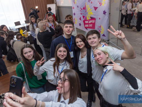 У Кам’янському для лідерів учнівського самоврядування провели патріотичний квіз