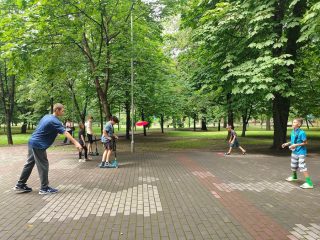 Юні спортсмени Кам’янського вчилися техніці скандинавської ходьби та грали у фрізбі