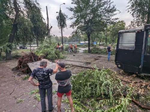 В Кам’янському тривають роботи з усунення наслідків вчорашньої негоди