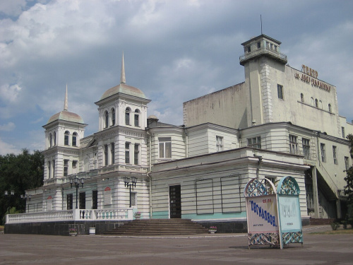 Відкриття ювілейного сезону театру в Кам'янському - стала відома програма