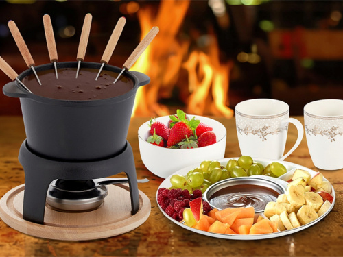 Здивуйте всіх ніжним шоколадним фондю з фруктами — десерт, від якого неможливо відірватися!