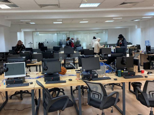 «Офісники» з Дніпра: сповідь колишніх працівників про те, як місто стало столицею телефонного шахрайства