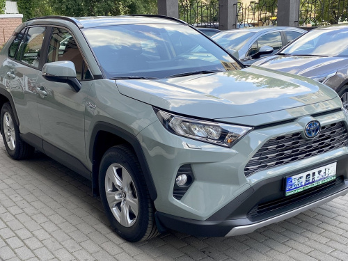 Toyota RAV-4 за 5 тис. грн: як начальник сервісного центру МВС у Кам’янському "вигідно" оновив автопарк