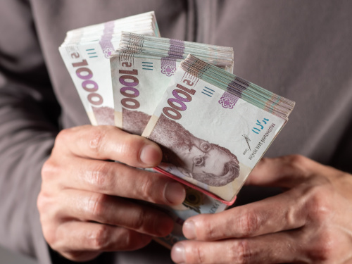 Як зарплати на Дніпропетровщині випереджають середню по Україні: справжні цифри 2025
