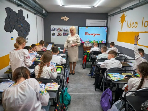 Освіта під землею: обіцяють безкоштовне харчування та підвищення зарплат вчителям