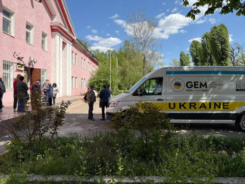 З надією на відродження: переселенці з Авдіївки у Кам&#039;янському отримали продовольчу допомогу і насіння для нового життя