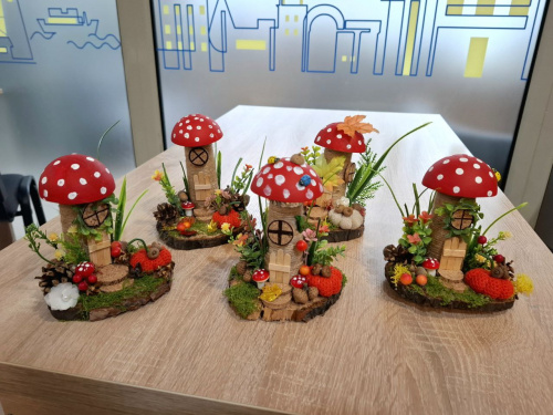 Осінь у долонях: у Кам'янському жінки з Маріуполя власноруч створили лісову галявину з грибочками